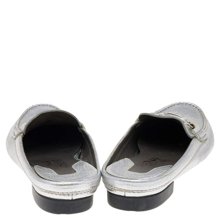 Pre Owned Salvatore Ferragamo Silver Leather Gancini Slip On Mules Size 38.5