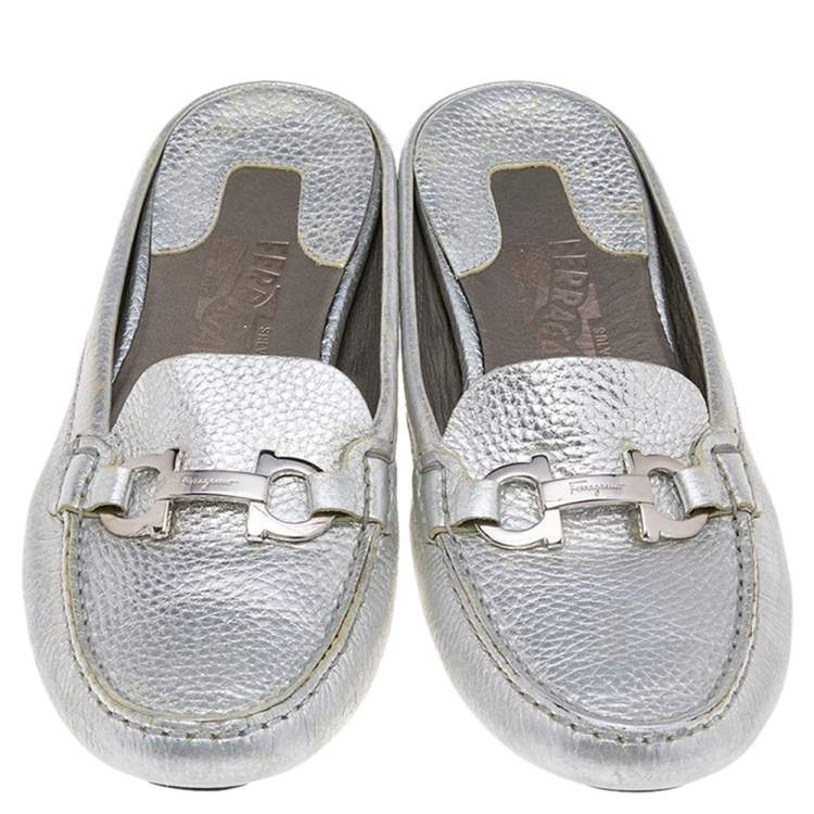 Pre Owned Salvatore Ferragamo Silver Leather Gancini Slip On Mules Size 38.5