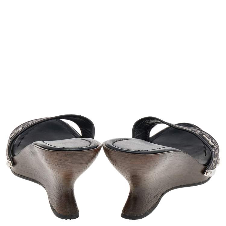 Pre Owned Salvatore Ferragamo Black Canvas And Leather Slide Sandals Size 39