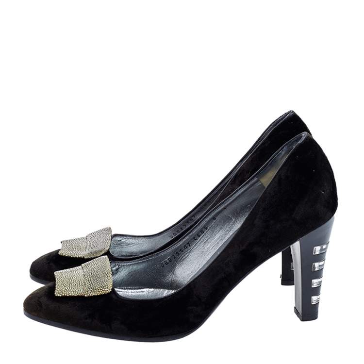 Pre Owned Salvatore Ferragamo Dark Green Velvet and Stingray Almond Toe Pumps Size 38.5