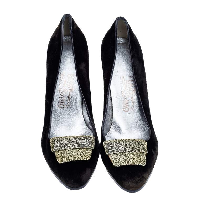 Pre Owned Salvatore Ferragamo Dark Green Velvet and Stingray Almond Toe Pumps Size 38.5