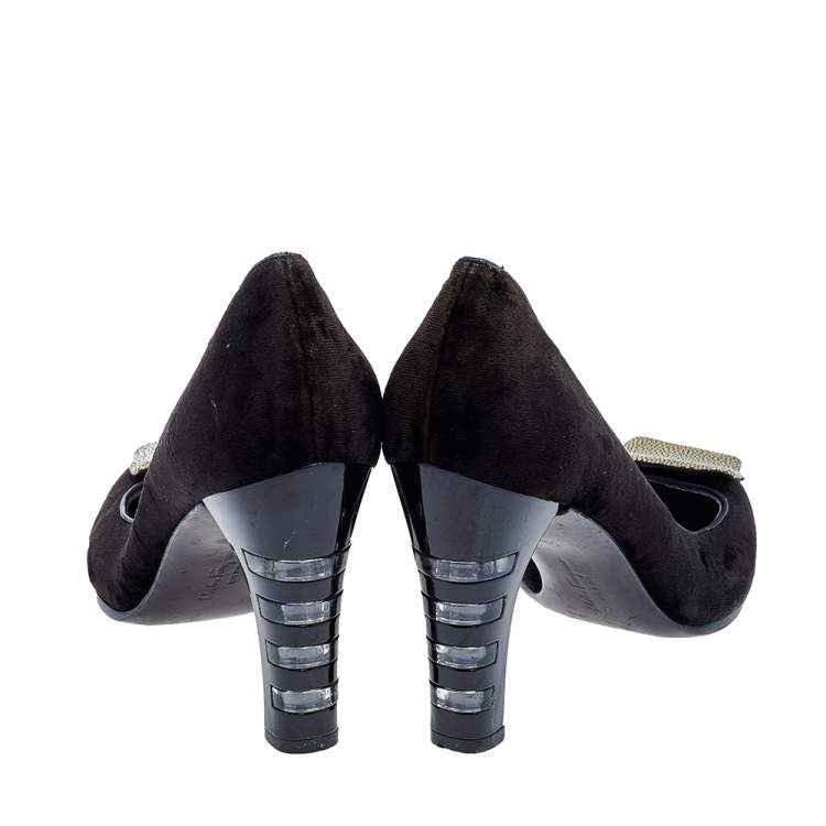 Pre Owned Salvatore Ferragamo Dark Green Velvet and Stingray Almond Toe Pumps Size 38.5