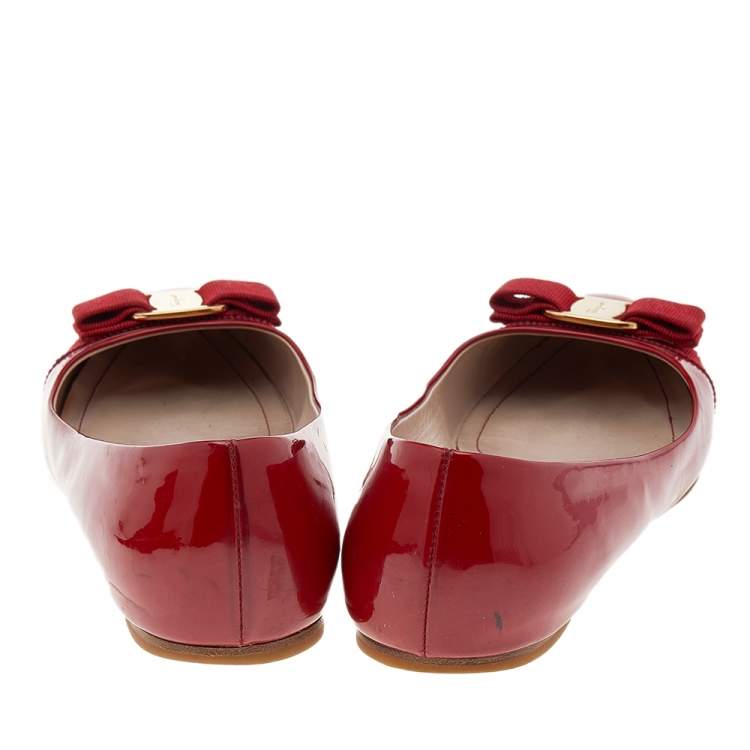 مملوكة مسبقًا Salvatore Ferragamo Red Patent Leather Vara Bow Ballet Flats Size 39.5