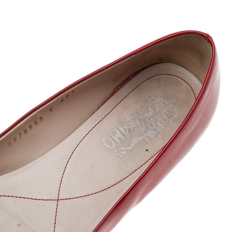 مملوكة مسبقًا Salvatore Ferragamo Red Patent Leather Vara Bow Ballet Flats Size 39.5
