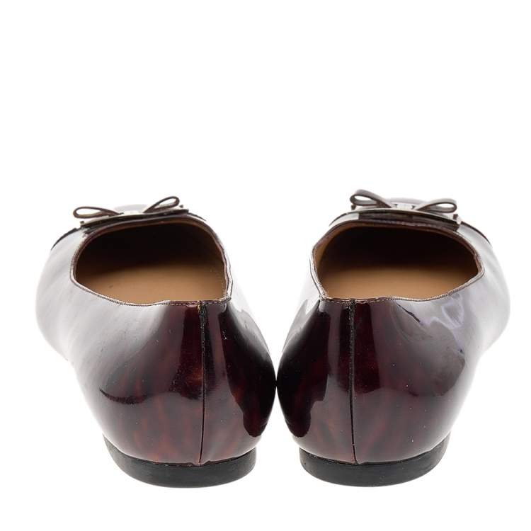 Pre Owned Salvatore Ferragamo Burgundy Patent Leather Vara Bow Flats Size 38.5