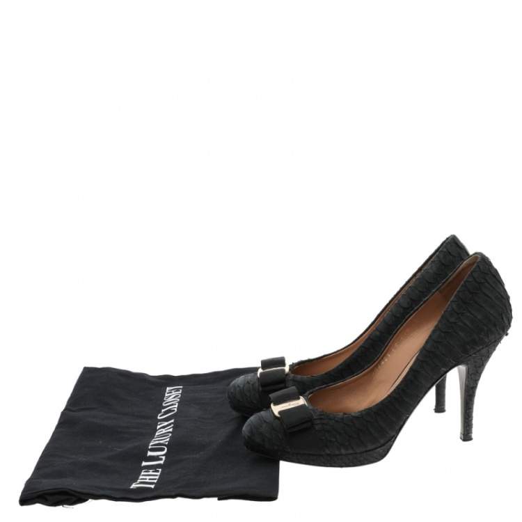 Pre Owned Salvatore Ferragamo Black Python Leather Vara Bow Pumps Size 38.5