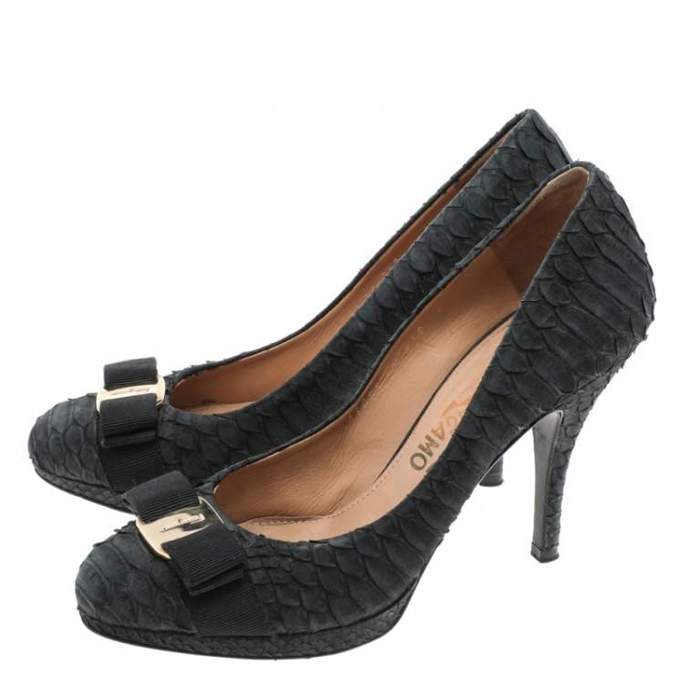 Pre Owned Salvatore Ferragamo Black Python Leather Vara Bow Pumps Size 38.5