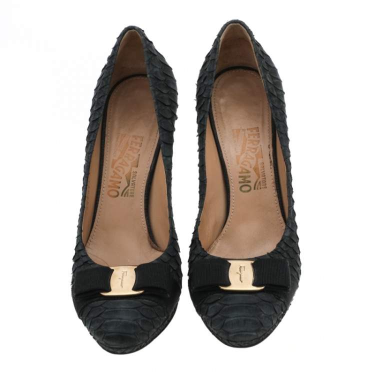 Pre Owned Salvatore Ferragamo Black Python Leather Vara Bow Pumps Size 38.5