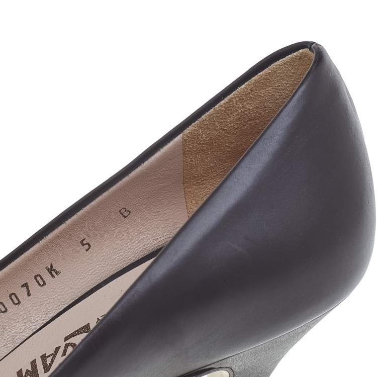 Pre Owned Salvatore Ferragamo Dark Brown Leather Vara Bow Pumps Size 35.5