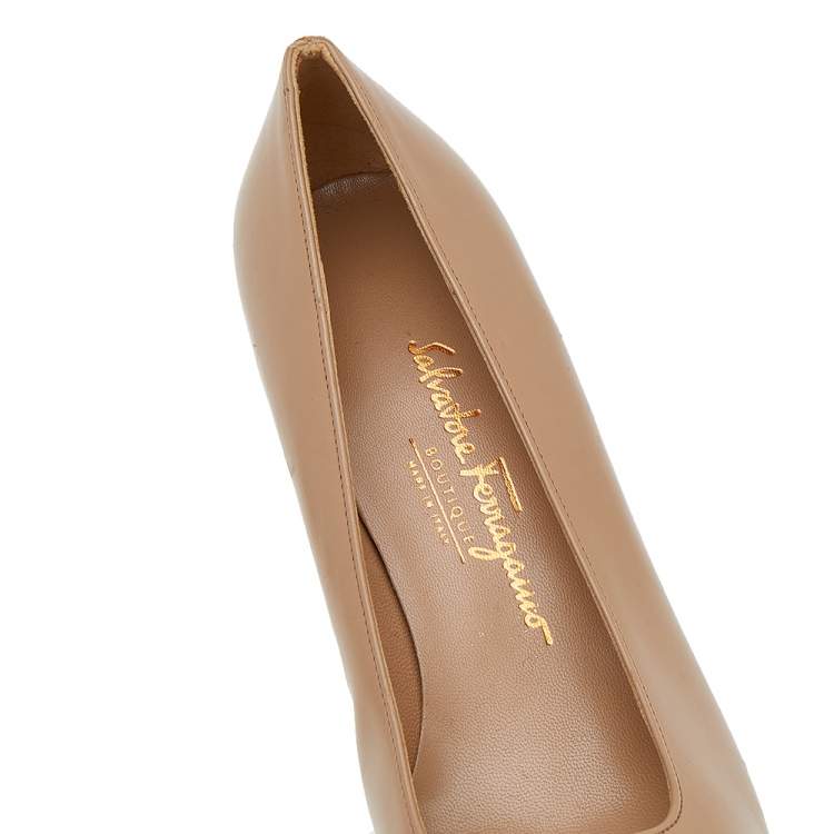 Pre Owned Salvatore Ferragamo Beige Leather Buckle Block Heel Pumps Size 38.5