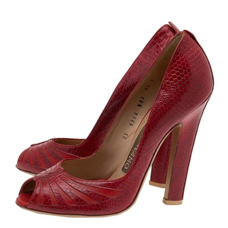 مملوكة مسبقًا Salvatore Ferragamo Red Karung and Leather Peep Toe Pumps Size 40