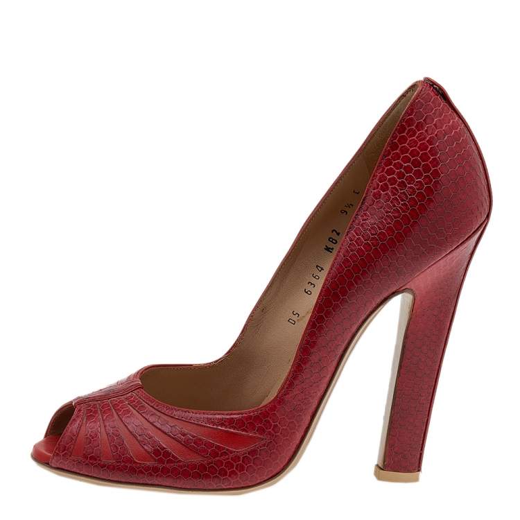 مملوكة مسبقًا Salvatore Ferragamo Red Karung and Leather Peep Toe Pumps Size 40