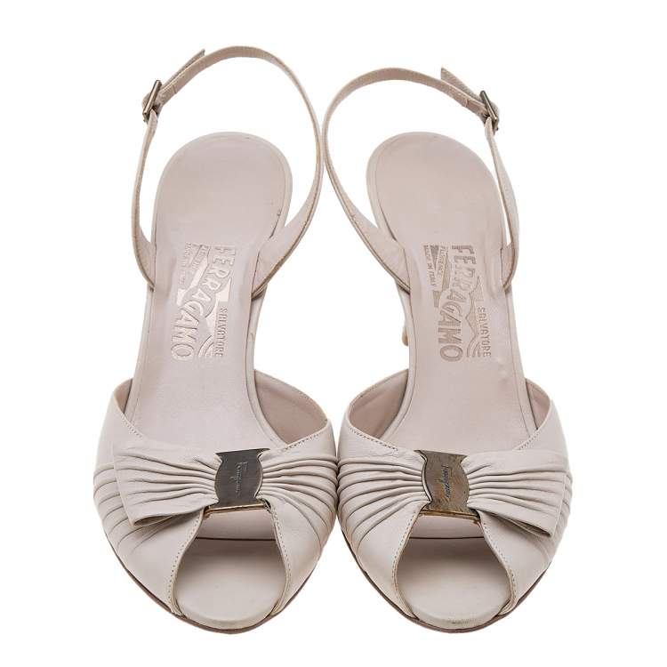 Pre Owned Salvatore Ferragamo Beige Leather Peep Toe Slingback Sandals Size 40