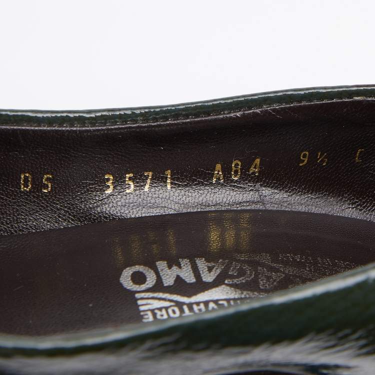 Pre Owned Salvatore Ferragamo Green Textured Patent Leather Vara Bow Pumps Size 40