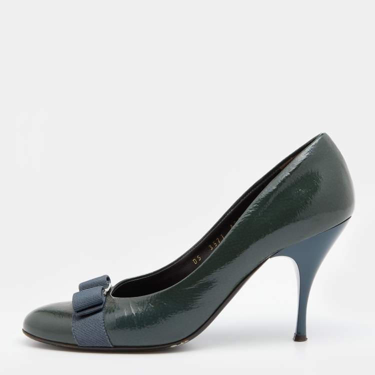 Pre Owned Salvatore Ferragamo Green Textured Patent Leather Vara Bow Pumps Size 40