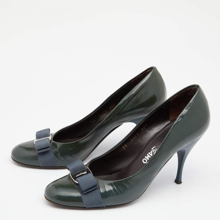 Pre Owned Salvatore Ferragamo Green Textured Patent Leather Vara Bow Pumps Size 40