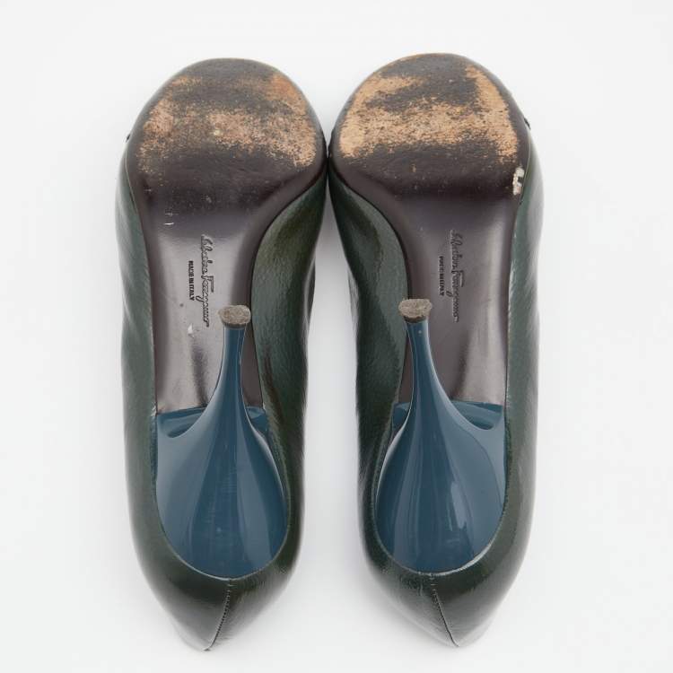 Pre Owned Salvatore Ferragamo Green Textured Patent Leather Vara Bow Pumps Size 40