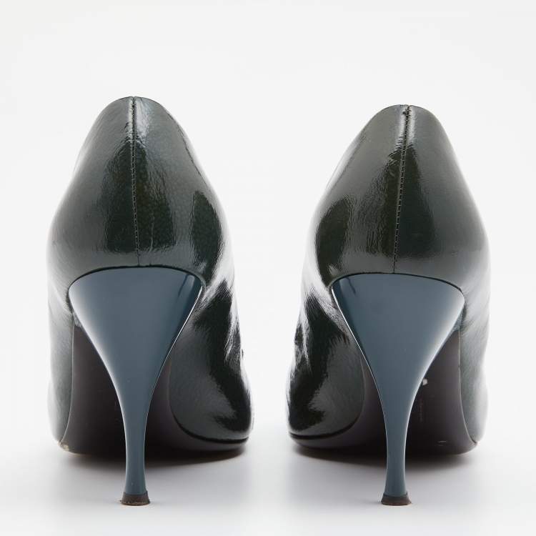 Pre Owned Salvatore Ferragamo Green Textured Patent Leather Vara Bow Pumps Size 40