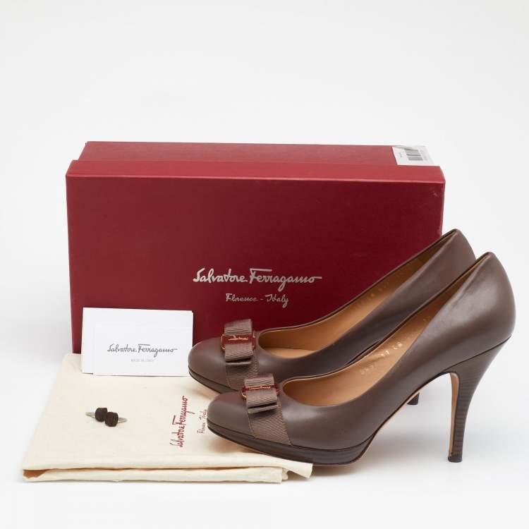Pre Owned Salvatore Ferragamo Dark Beige Leather Vara Bow Pumps Size 38