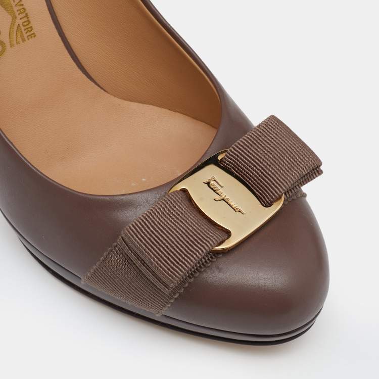 Pre Owned Salvatore Ferragamo Dark Beige Leather Vara Bow Pumps Size 38