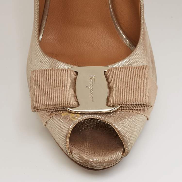 Pre Owned Salvatore Ferragamo Metallic Gold Nubuck Leather Vara Bow Peep Toe Pumps Size 36.5