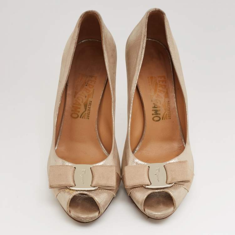 Pre Owned Salvatore Ferragamo Metallic Gold Nubuck Leather Vara Bow Peep Toe Pumps Size 36.5