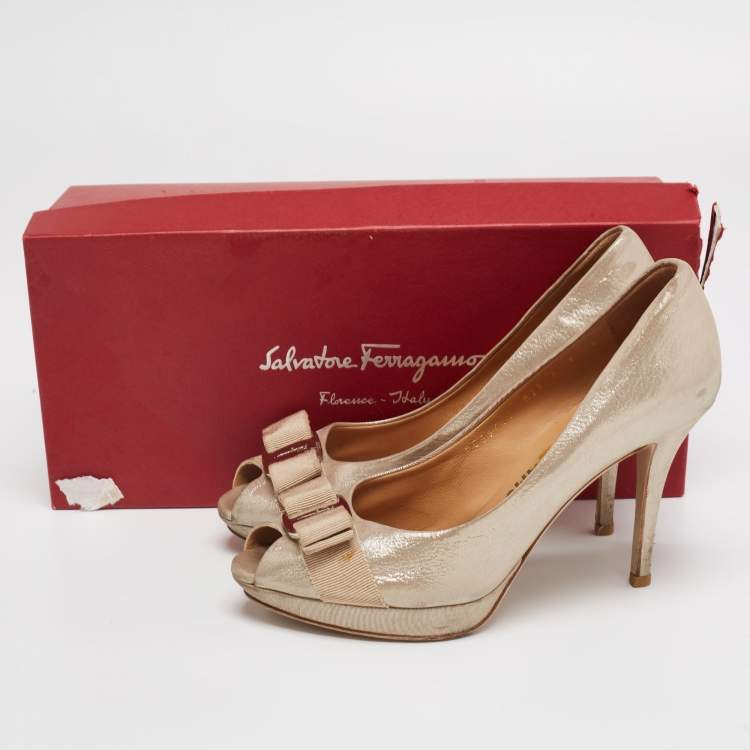 Pre Owned Salvatore Ferragamo Metallic Gold Nubuck Leather Vara Bow Peep Toe Pumps Size 36.5