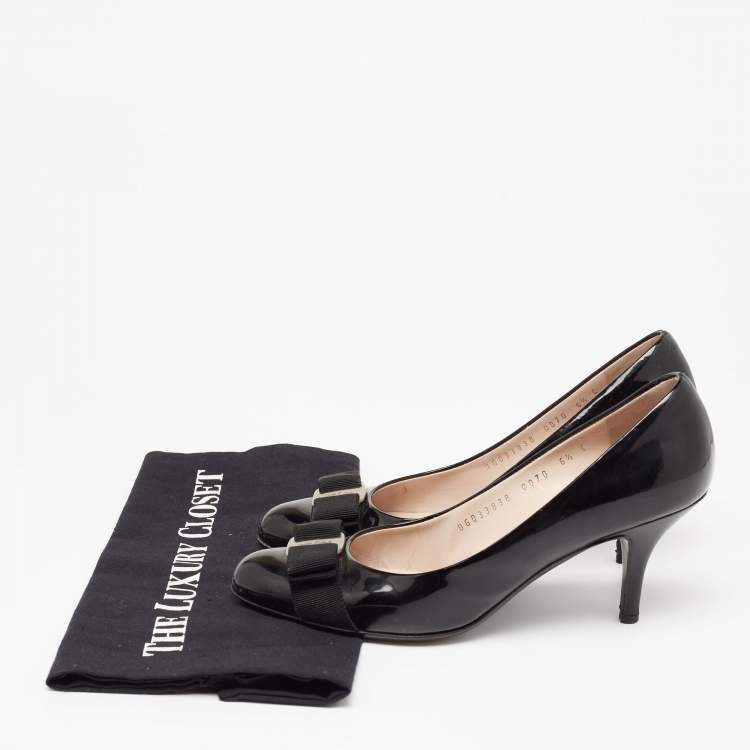 Pre Owned Salvatore Ferragamo Black Patent Leather Vara Bow Pumps Size 37