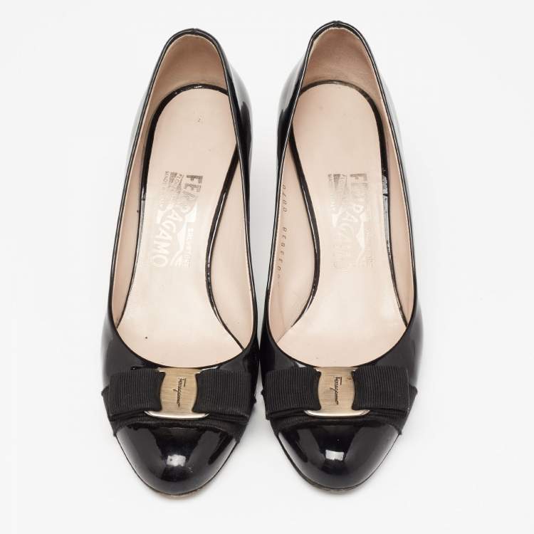 Pre Owned Salvatore Ferragamo Black Patent Leather Vara Bow Pumps Size 37