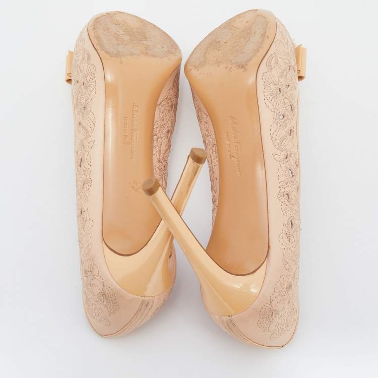 Pre Owned Salvatore Ferragamo Beige Floral Embroidered Leather Plum Vara Bow Peep Toe Pumps Size 36.5