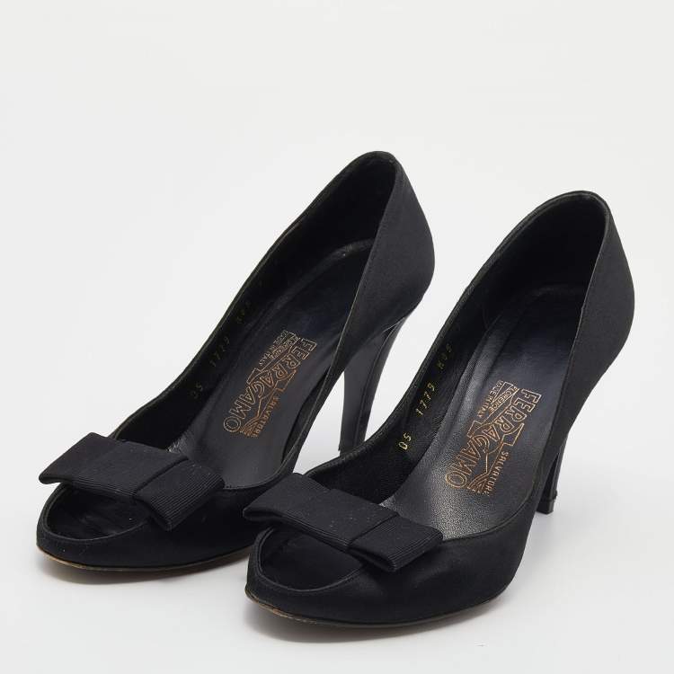 Pre Owned Salvatore Ferragamo Black Satin Bow Peep Toe Pumps Size 37.5