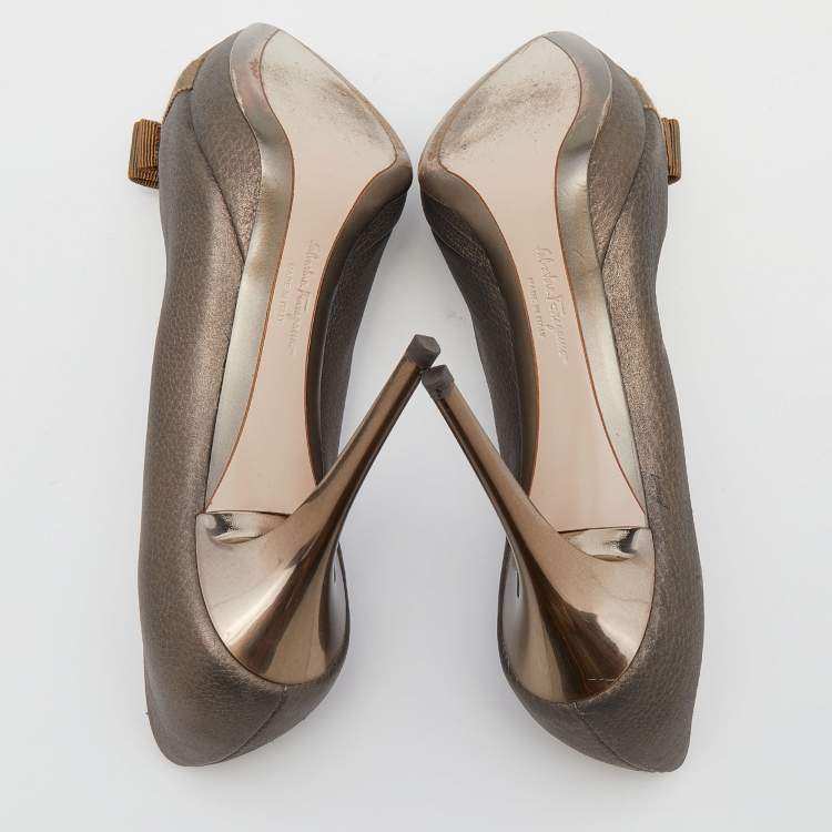 Pre Owned Salvatore Ferragamo Metallic Grey Leather Pola Vara Bow Peep Toe Platform  Pumps Size 38.5