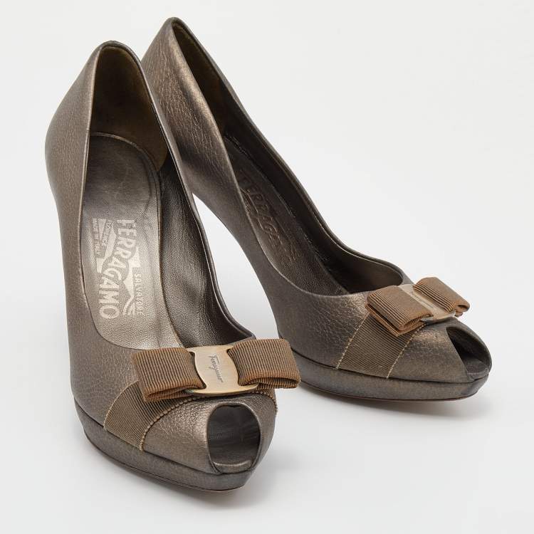 Pre Owned Salvatore Ferragamo Metallic Grey Leather Pola Vara Bow Peep Toe Platform  Pumps Size 38.5
