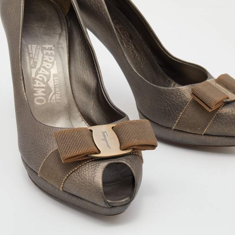 Pre Owned Salvatore Ferragamo Metallic Grey Leather Pola Vara Bow Peep Toe Platform  Pumps Size 38.5