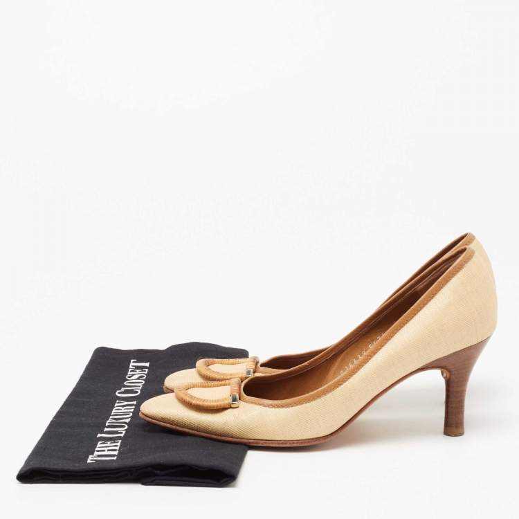 Pre Owned Salvatore Ferragamo Beige/Brown Woven Canvas And Leather Pumps Size 37.5