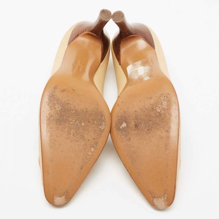 Pre Owned Salvatore Ferragamo Beige/Brown Woven Canvas And Leather Pumps Size 37.5