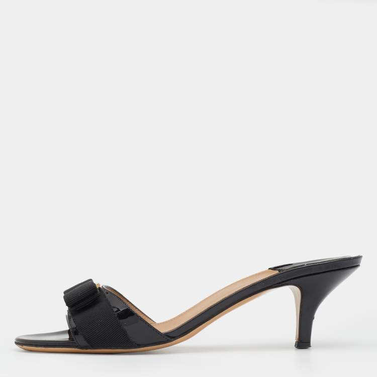 Pre Owned Salvatore Ferragamo Black Patent Glory Bow Sandals Size 38