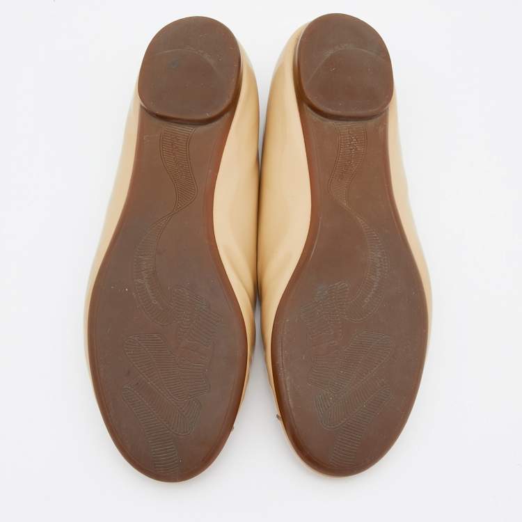 Pre Owned Salvatore Ferragamo Beige Patent Leather Ballet Flats Size 37.5