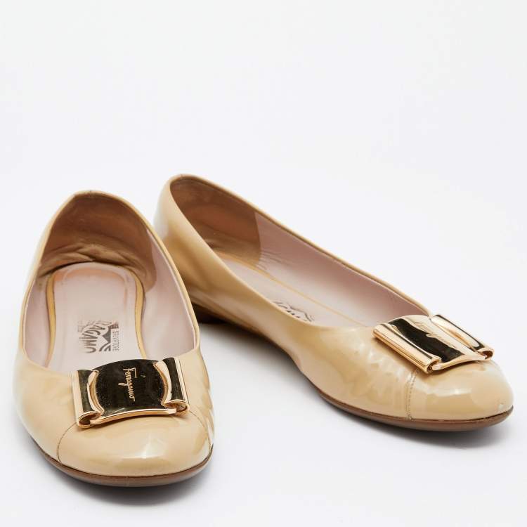 Pre Owned Salvatore Ferragamo Beige Patent Leather Ballet Flats Size 37.5
