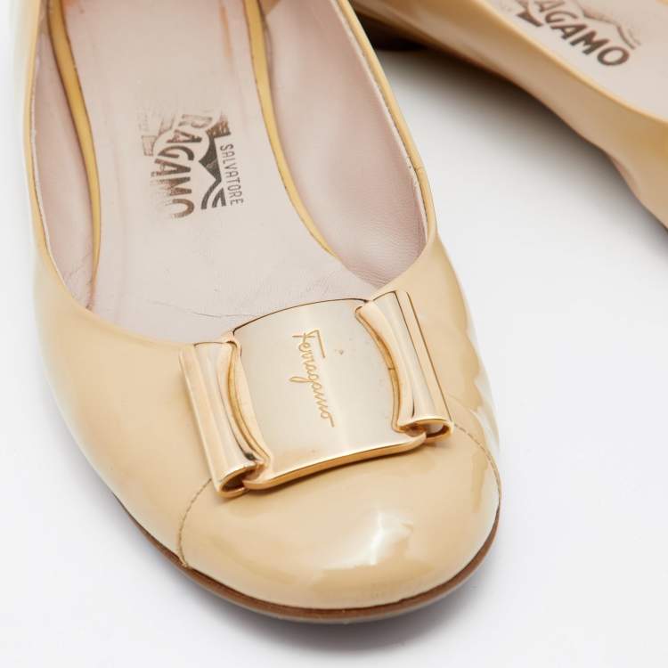Pre Owned Salvatore Ferragamo Beige Patent Leather Ballet Flats Size 37.5