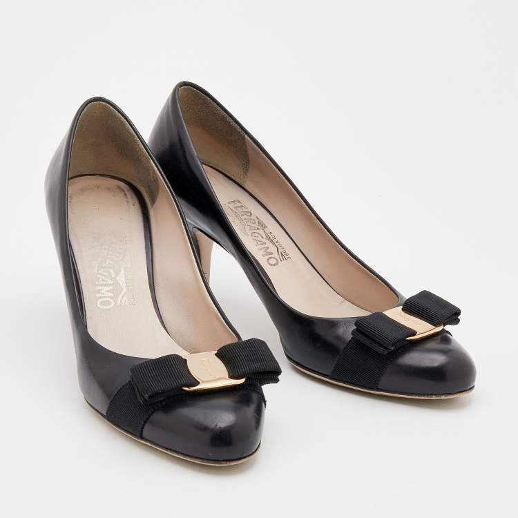 Pre Owned Salvatore Ferragamo Black Leather Vara Bow Pumps Size 37.5