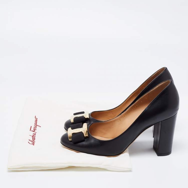 Pre Owned Salvatore Ferragamo Black Leather Vara Bow Pumps Size 38.5