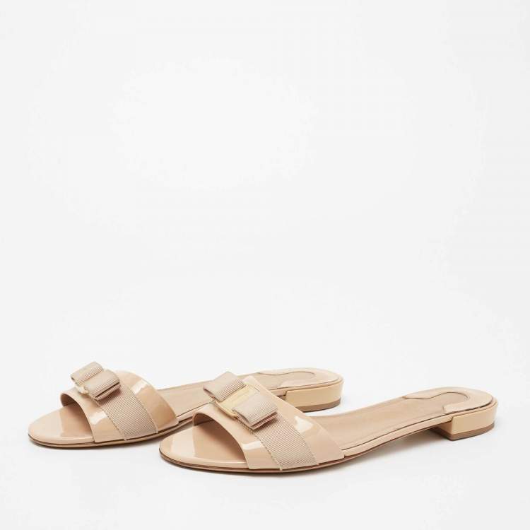 Pre Owned Salvatore Ferragamo Beige Patent Leather and Canvas Vara Bow Flat Slides Size 40.5