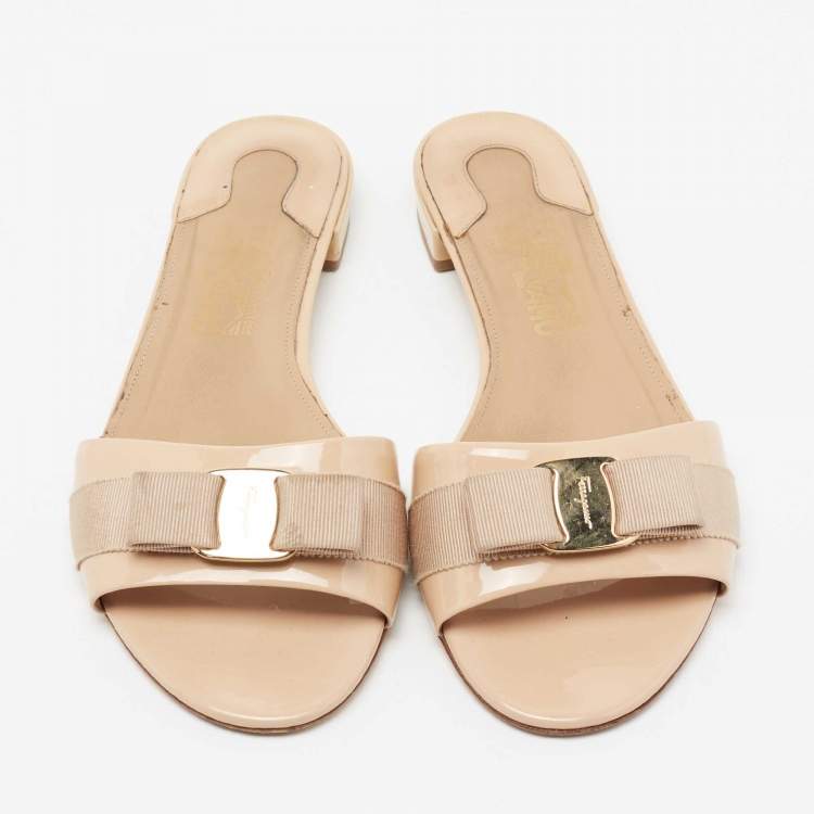 Pre Owned Salvatore Ferragamo Beige Patent Leather and Canvas Vara Bow Flat Slides Size 40.5