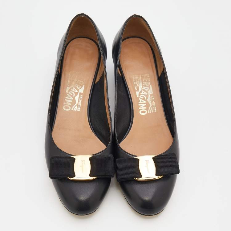 Pre Owned Salvatore Ferragamo Black Leather Vara Bow Pumps Size 36.5