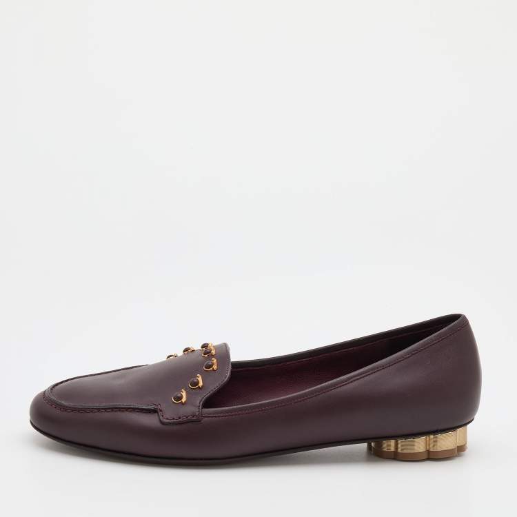 مملوكة مسبقًا Salvatore Ferragamo Burgundy Leather Studded Flower Heel Loafers Size 38.5