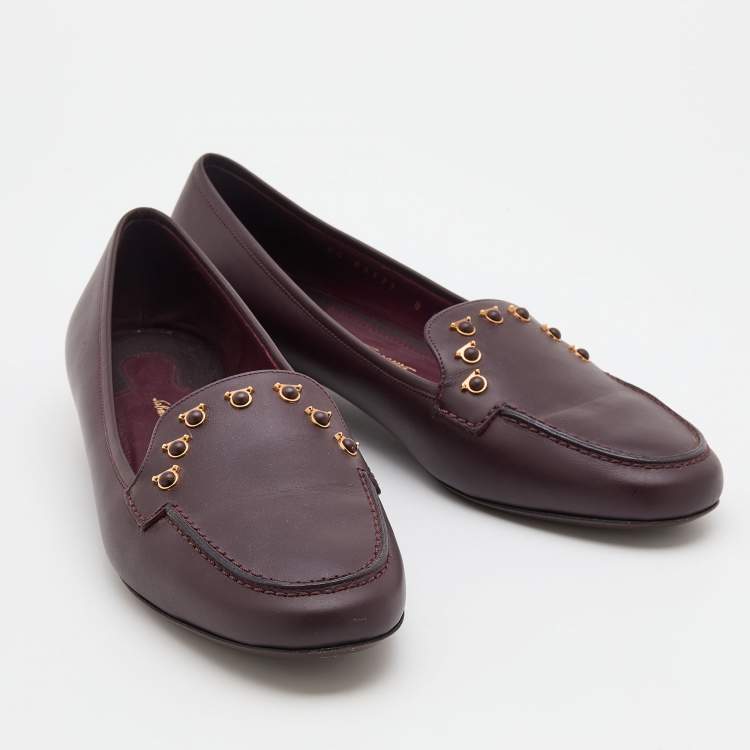 مملوكة مسبقًا Salvatore Ferragamo Burgundy Leather Studded Flower Heel Loafers Size 38.5