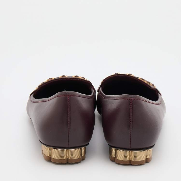 مملوكة مسبقًا Salvatore Ferragamo Burgundy Leather Studded Flower Heel Loafers Size 38.5