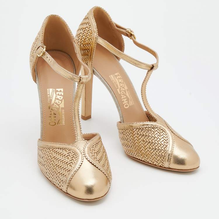 مملوكة مسبقًا Salvatore Ferragamo Gold Leather Emanuela T-Strap Pumps Size 40
