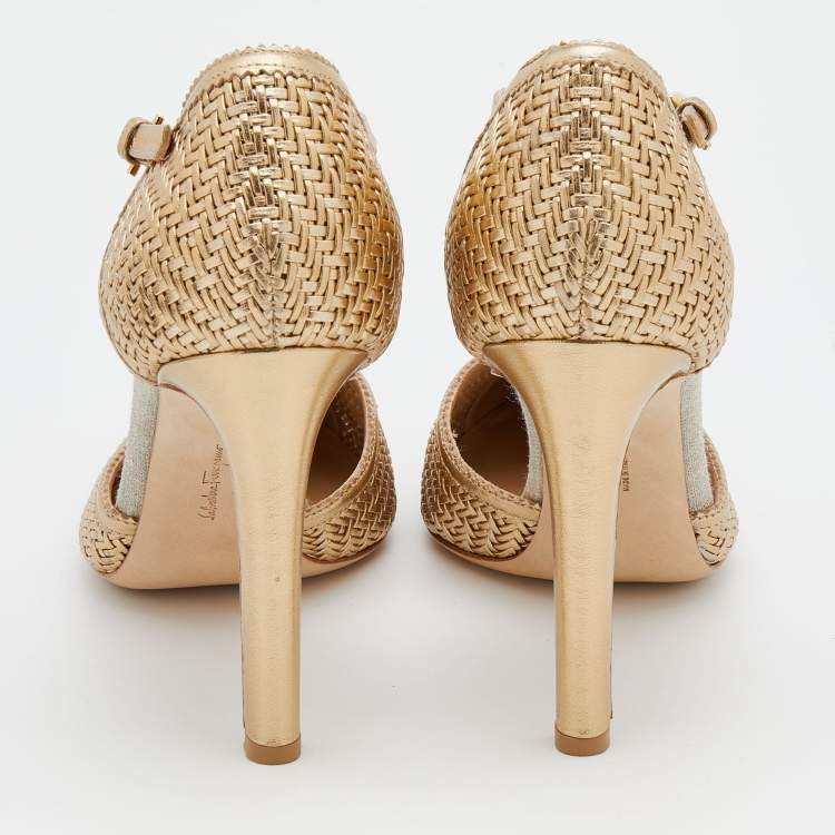 مملوكة مسبقًا Salvatore Ferragamo Gold Leather Emanuela T-Strap Pumps Size 40